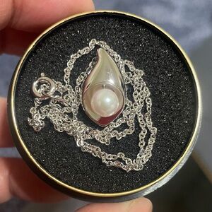 Tasaki Elegant Silver Pearl Pendant Necklace